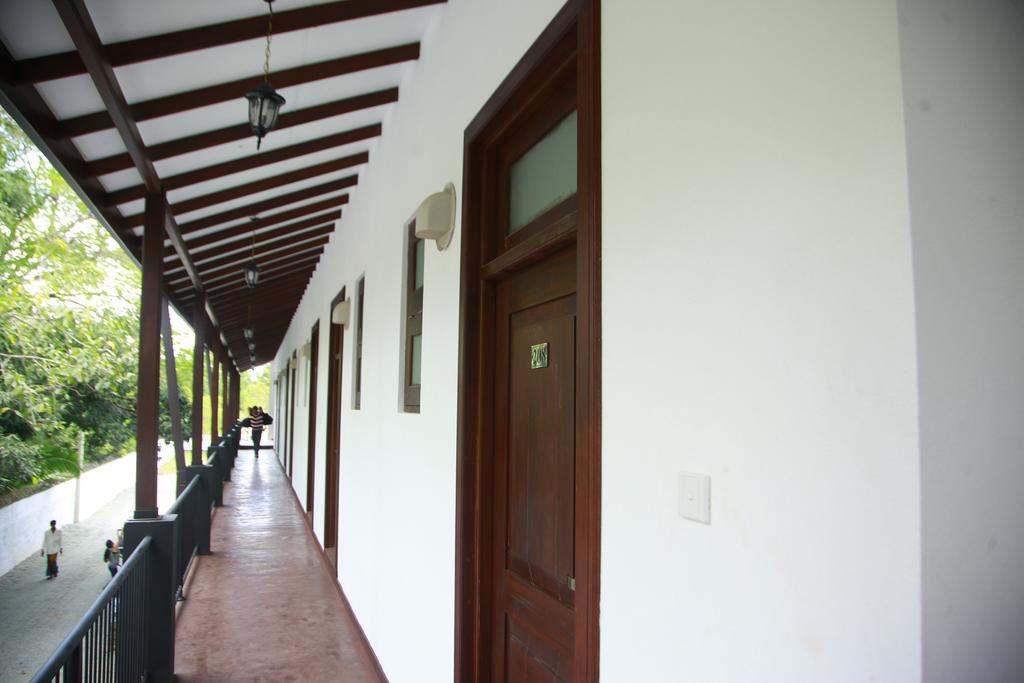Samwill Holiday Resort Катарагама Экстерьер фото