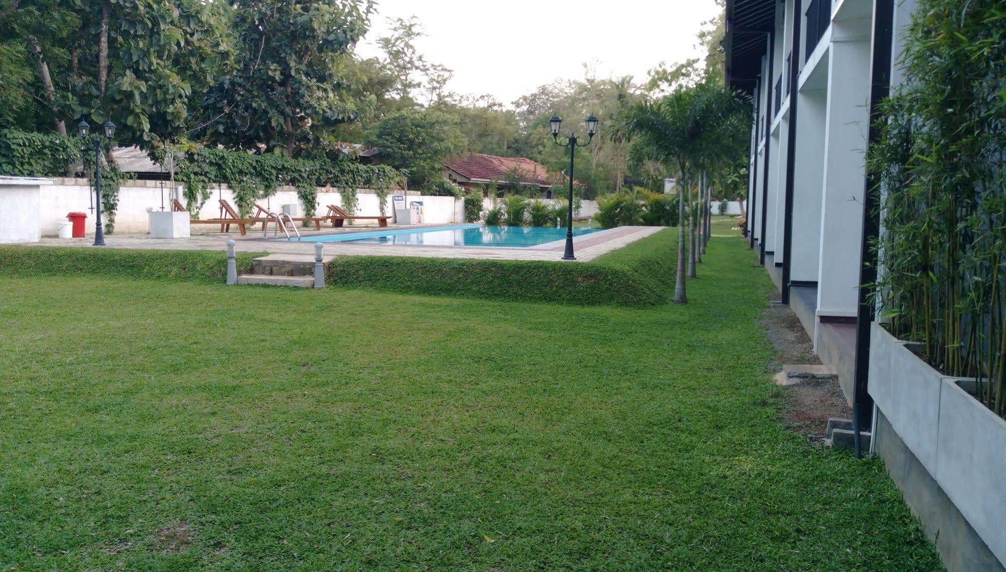 Samwill Holiday Resort Катарагама Экстерьер фото